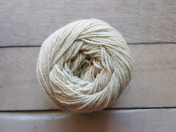 Queensland United Yarn in the Color 25 Ivory