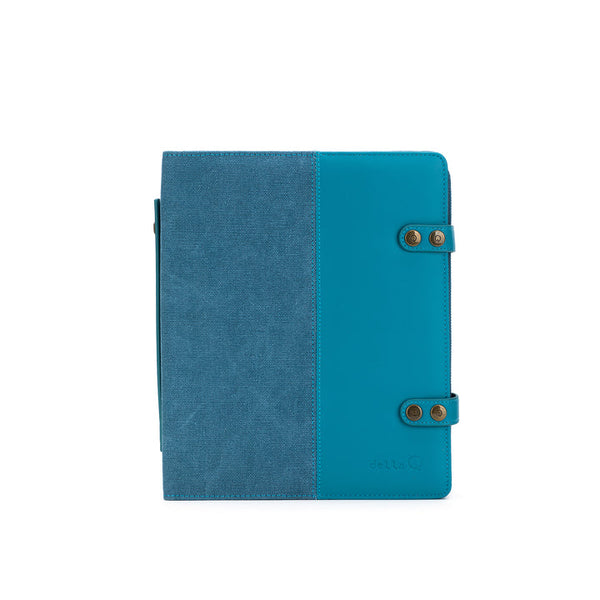 della Q Hook & Needle Notebook in the color Teal