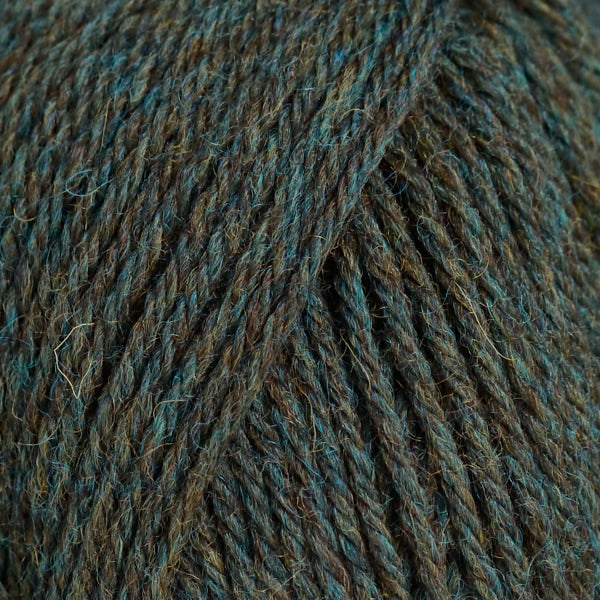 Berroco Lanas 100% wool yarn in the color Evergreen 95134