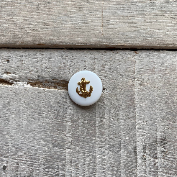 Anchor on White button with shank 18mm